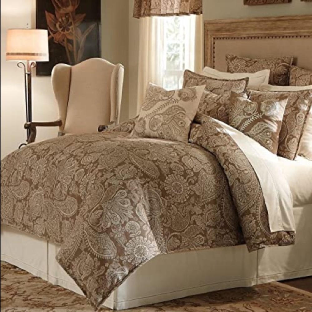 Dillard’s Noble Excellence Vista Duvet Cover Set